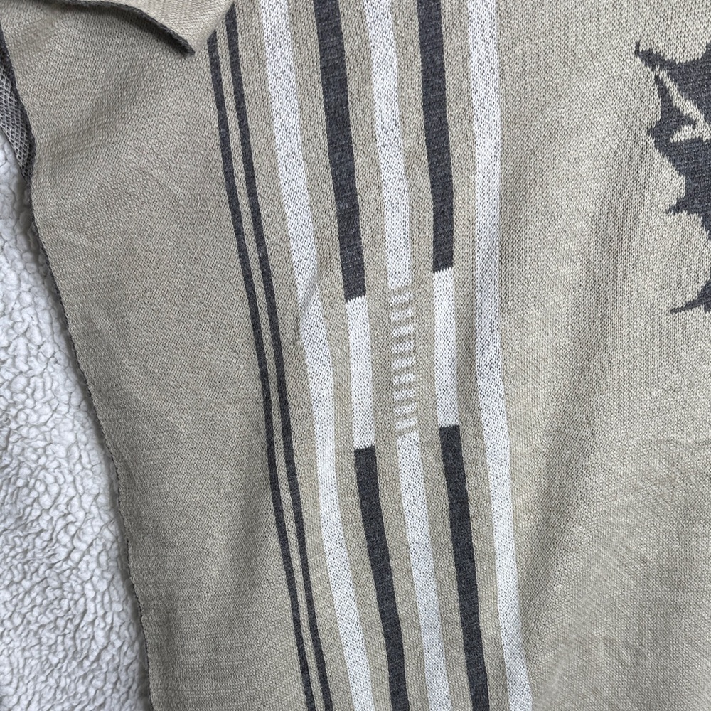 Roots Fringe Shawl Wrap One Size Leaf Detail Neutral Striped Like New Blanket - Picture 5 of 9